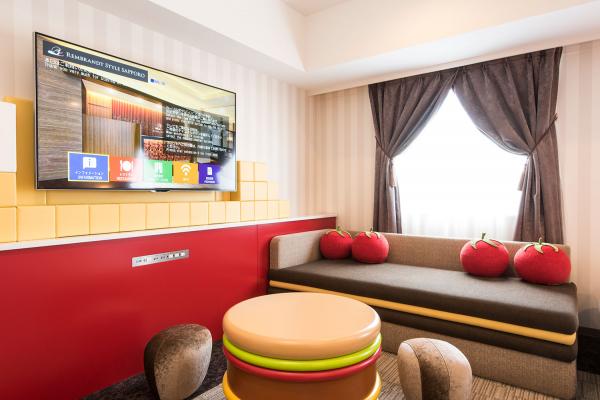 北海道札幌全新酒店開業 快餐店主題房間成賣點 薯條床頭擺設、漢堡包傢俬令人食慾大增！