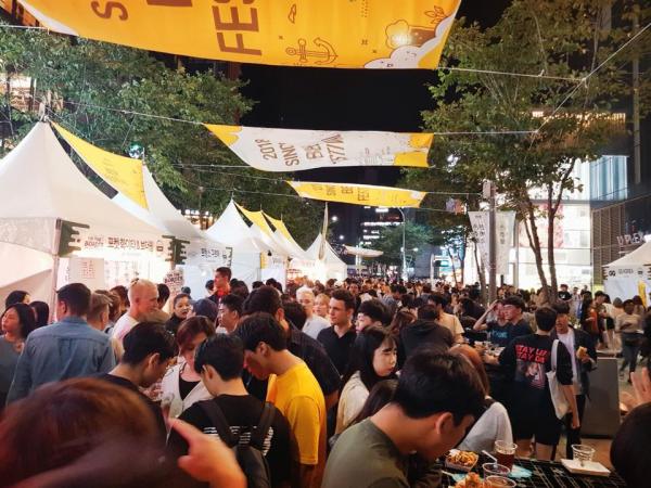 首爾新村夏日年度盛事即將開幕 集啤酒／美食／音樂的週末狂歡！