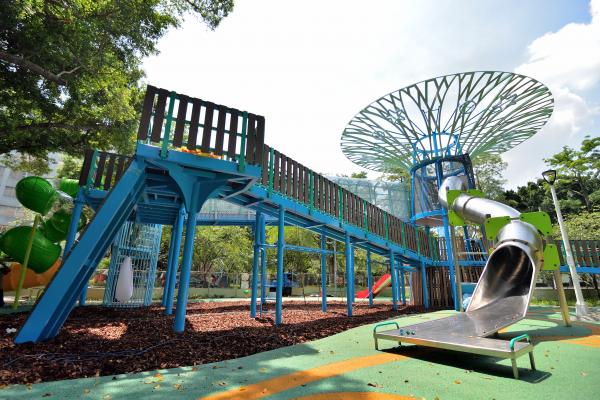 台北兒童放電公園！ 4.5米管狀滑梯/星星燈天空樹塔