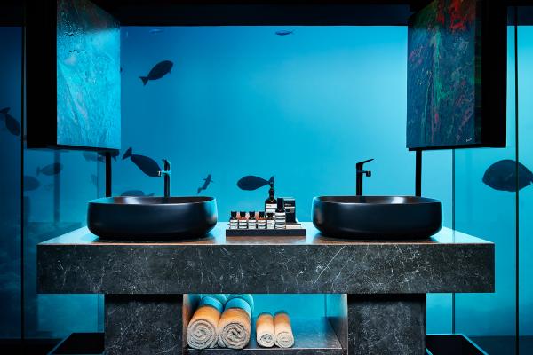 睡在魚樂無窮的海底世界！ 馬爾代夫180度海景別墅酒店