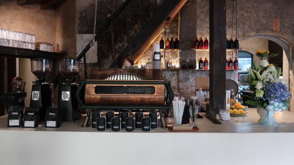 150年歷史修船廠變身曼谷Cafe 在Sarnies品嚐咖啡感受歲月痕跡！