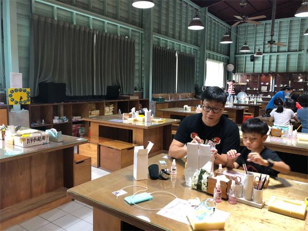台灣手作體驗親子餐廳推介 自製磨砂玻璃杯/天氣瓶/紙飛機推進器