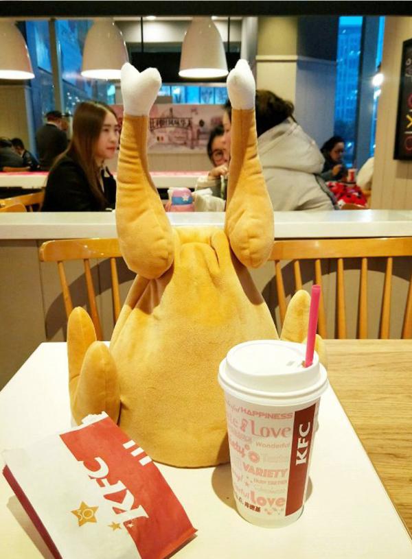 韓國網上爆紅獵奇產品 頭上熱舞的「舞動燒雞」！