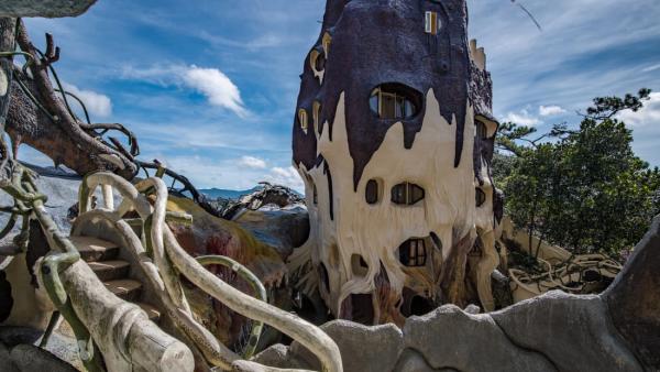 進入奇形怪狀的魔幻世界 越南大叻瘋狂屋酒店