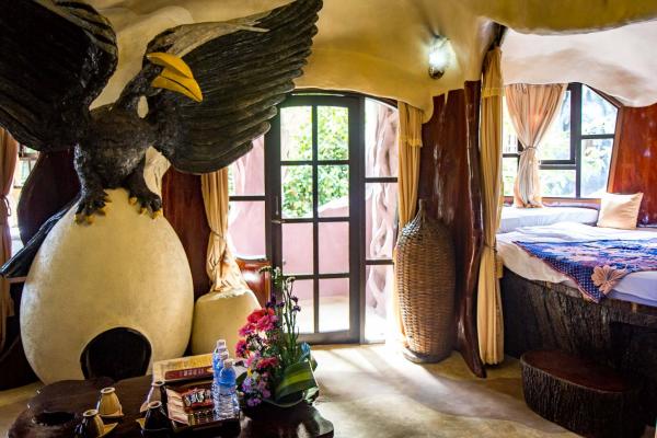 進入奇形怪狀的魔幻世界 越南大叻瘋狂屋酒店