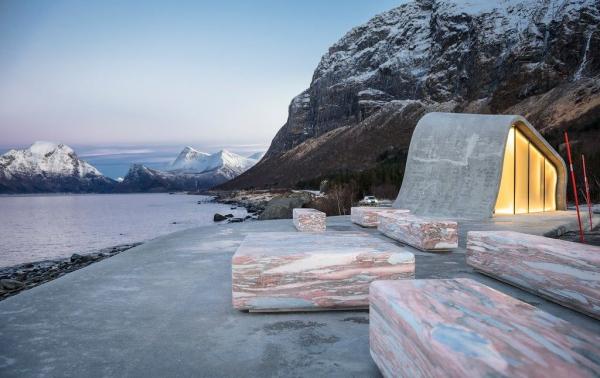 去公廁看極光？！ 挪威全球最美公廁 360度無敵冰川雪山景+午夜太陽/北極光