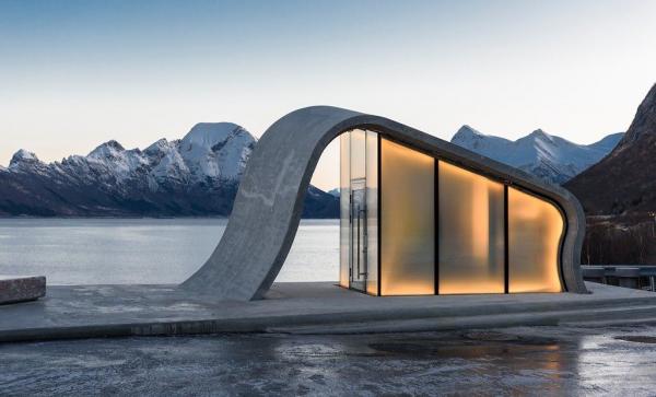 去公廁看極光？！ 挪威全球最美公廁 360度無敵冰川雪山景+午夜太陽/北極光
