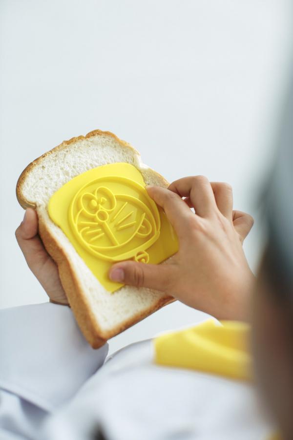 日本雜誌最新附錄送多啦A夢記憶麵包模