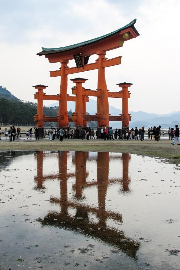 廣島縣宮島擬2021年起徵收入島稅 看嚴島神社海上大鳥居或需額外付錢