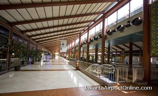 旅客入境印尼機場被海關要求小費 拒絕賄賂終被拒入境！