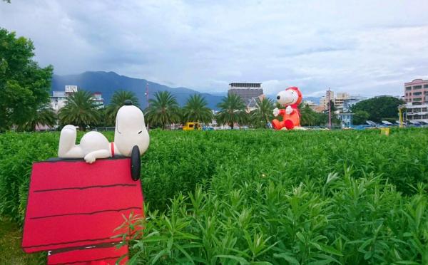 台灣SNOOPY迷宮探險活動開幕 佔地6000平方米史努比草地迷宮/8米高吹氣Snoopy