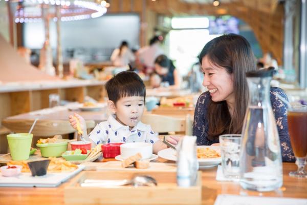 台北夢幻親子餐廳 旋轉木馬/動力沙池/波波池