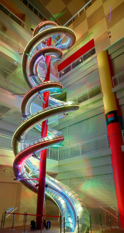 台灣全球最高室內雙螺旋滑梯 12秒穿梭28米高激長滑梯