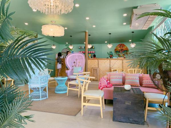 讓你少女心爆發！泰國芭堤雅海邊夢幻粉紅咖啡店Tutu Beach