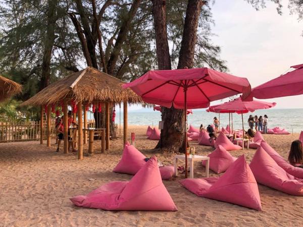 讓你少女心爆發！泰國芭堤雅海邊夢幻粉紅咖啡店Tutu Beach