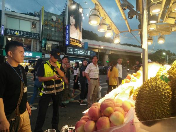 士林夜市再有劏遊客醜聞 水果不標價1袋收1089台幣