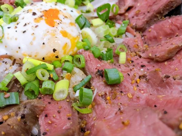 台灣慢煮熔岩肉丼飯 鮮嫩薄切肉鋪滿大碗啖啖肉