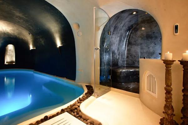 希臘無邊際泳池別墅酒店 飽覽火山島景觀/一望無際地中海景色