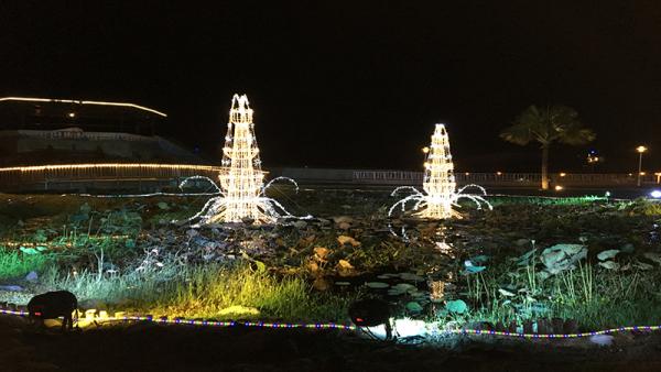 夢幻光噴泉，運用光線整造出噴泉造型。
