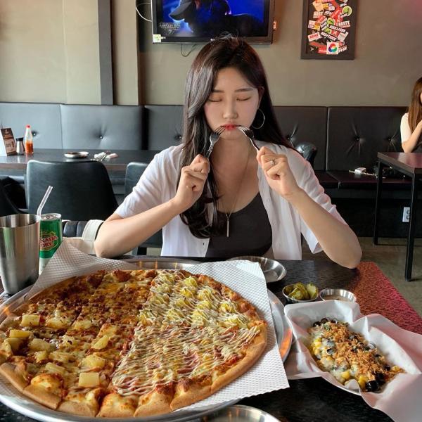 弘大網上大熱打卡食店 18吋超大自選Pizza！