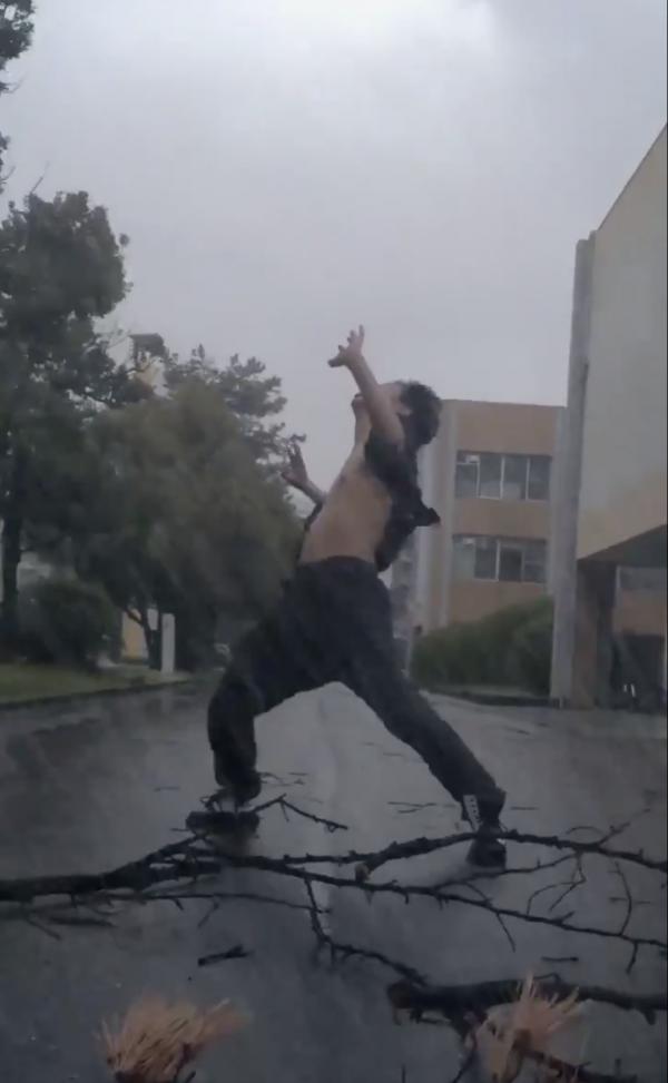 颱風海貝思襲日少年無懼狂風暴雨 走上街頭勁歌熱舞影片近千萬人觀看