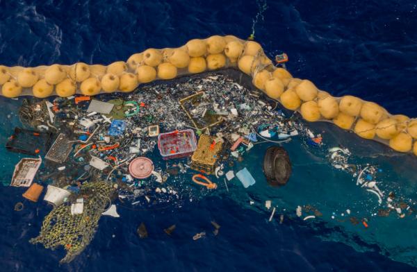 荷蘭海洋吸塵機成功啟航 一次帶走1.8萬億件垃圾