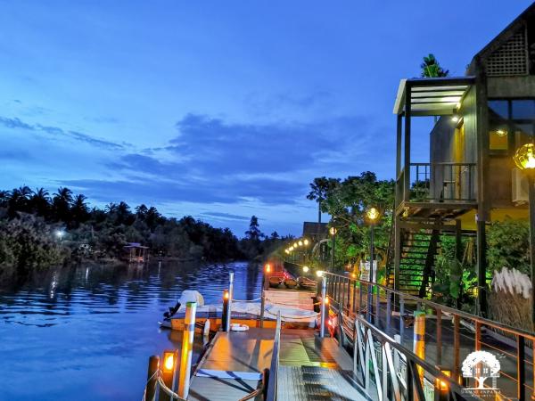 入住哈比人木屋、近水上市場 泰國曼谷安帕瓦新開河景酒店
