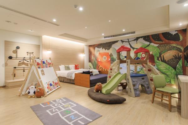 台灣簡約風親子酒店 私人攀石牆/小型滑梯/兒童遊樂室
