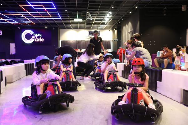 台北首間卡丁車主題餐廳 雙層賽車道/VR虛擬實境遊戲
