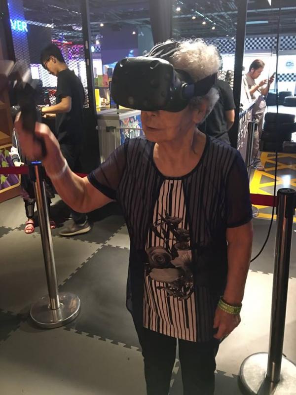 台北首間卡丁車主題餐廳 雙層賽車道/VR虛擬實境遊戲