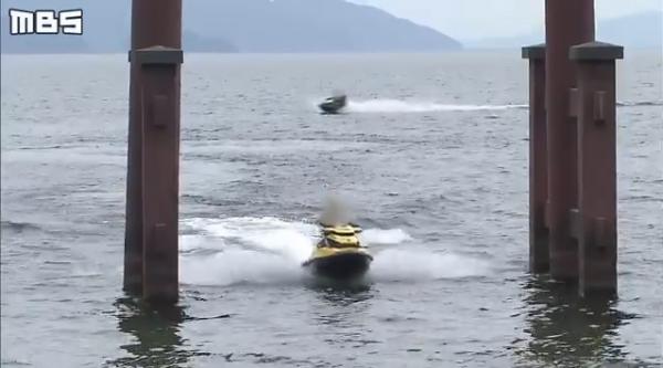 駕水上電單車遊白鬚神社水上鳥居成熱潮 橫衝直撞險象環生惹神社不滿