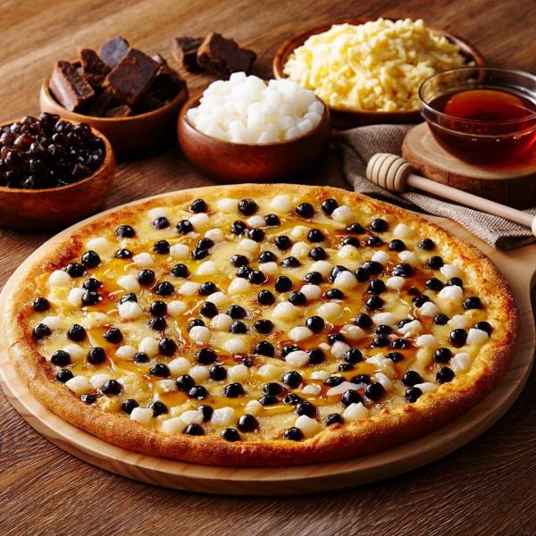 台灣人氣Pizza店推出限量口味 黑糖珍珠x麻糬波波蜂蜜薄餅
