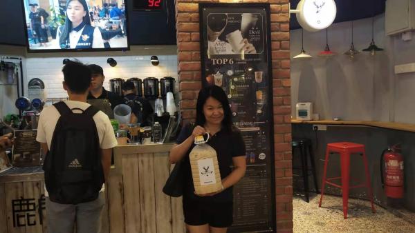 馬來西亞鹿角巷新出5公升桶裝珍珠奶茶 霸氣極增8倍飲到飽