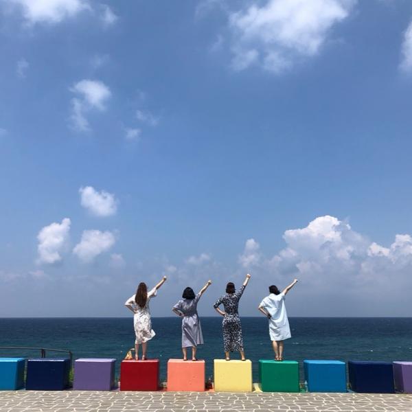 韓國爆紅打卡彩虹海岸道路 超治癒海景+七彩石壆畫面！