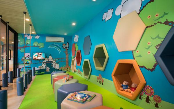 設有多項兒童遊玩設施。（圖片來源：discoverasr.com）