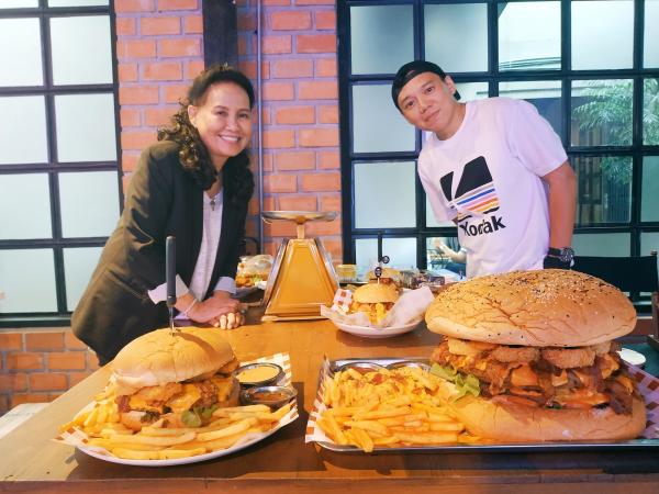 泰國最巨型6.5kg漢堡包 挑戰9分鐘食完有2千5港紙