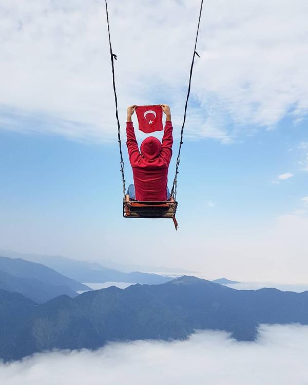 土耳其超夢幻天空韆鞦 海拔2700米觀看無窮雲海