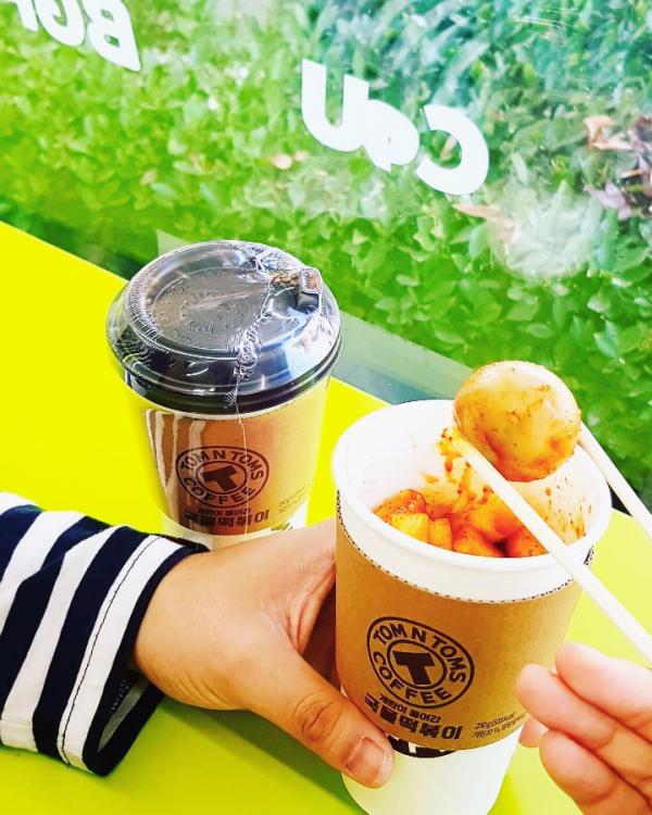 韓國便利店推咖啡杯辣年糕 辦公室「扮工」必備！