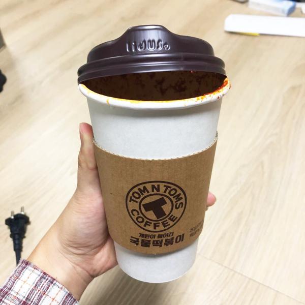 韓國便利店推咖啡杯辣年糕 辦公室「扮工」必備！