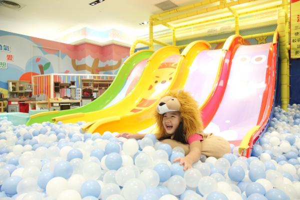 台灣室內親子景點「遊戲愛樂園」 大型波波池/魔法氣球屋/DIY手作體驗