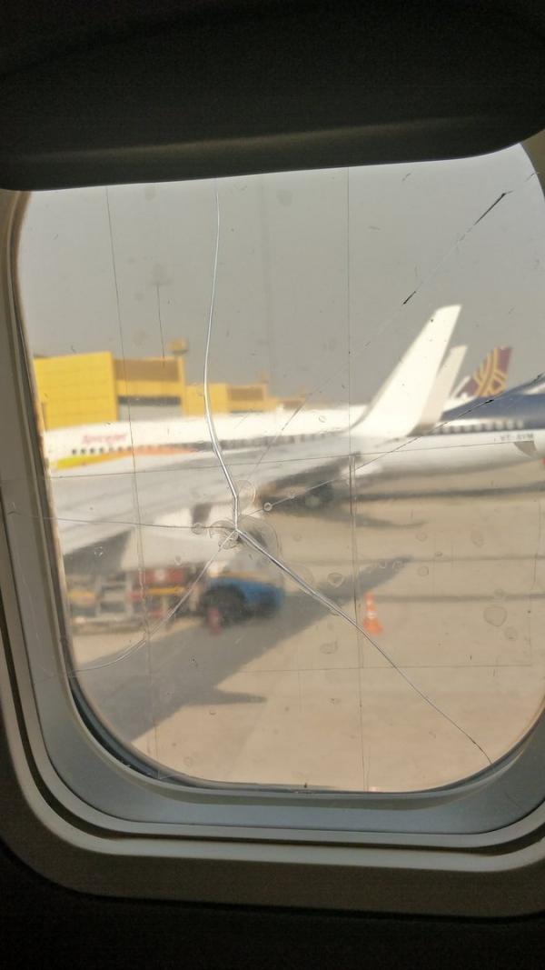 機窗破裂僅以膠紙貼住照飛 印度廉航回應：對飛行沒有影響