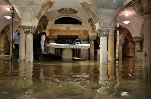 意大利威尼斯遇50年來最嚴重水災 市長宣布進入緊急狀態
