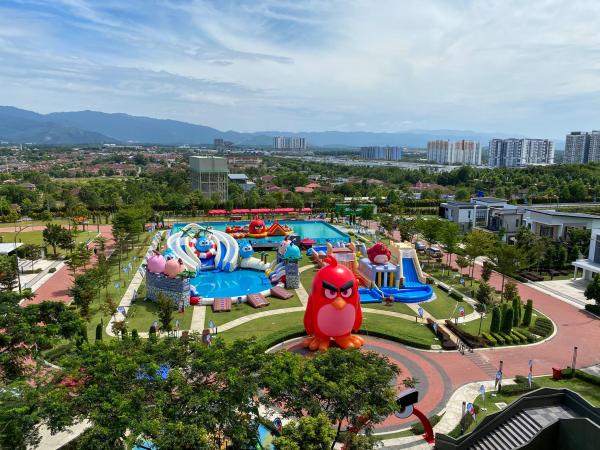 期間限定！ 馬來西亞Angry Bird水上樂園開幕 12米充氣水上滑梯/障礙闖關遊戲