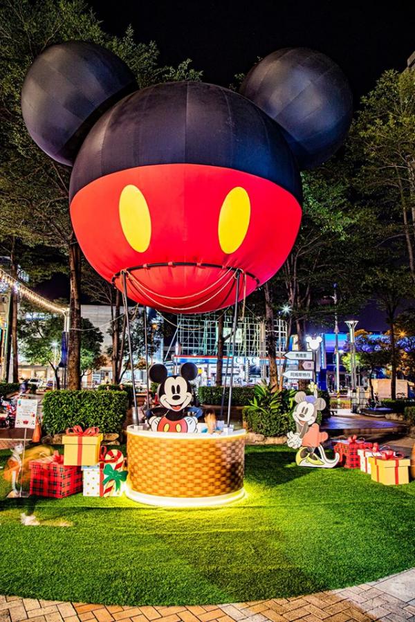 高雄「米奇玩遊世界」聖誕限定夜景 15米高聖誕樹/米奇熱氣球