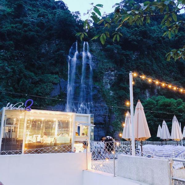 台灣烏來玻璃屋景觀餐廳 露天座位近距離觀賞80米高瀑布