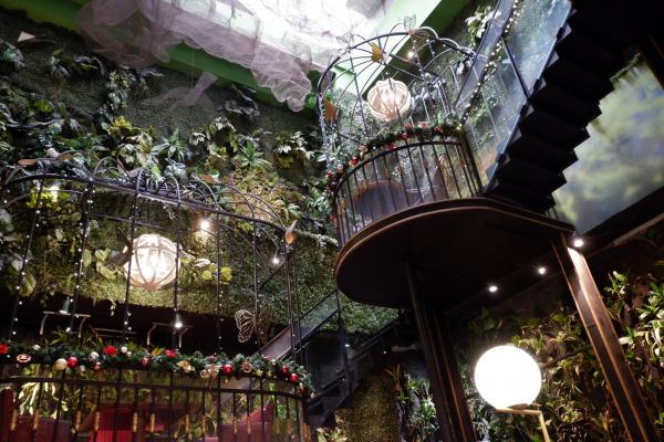 胡志明市鳥籠咖啡店 4層高熱帶雨林風/特色包廂座