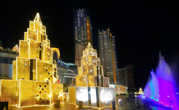 曼谷商場ICONSIAM泰國風聖誕燈飾 金碧輝煌聖誕樹高達22米