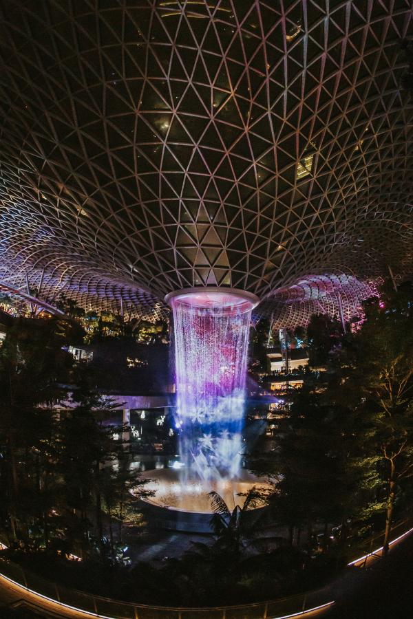 新加坡樟宜機場《魔雪奇緣2》限定燈光表演