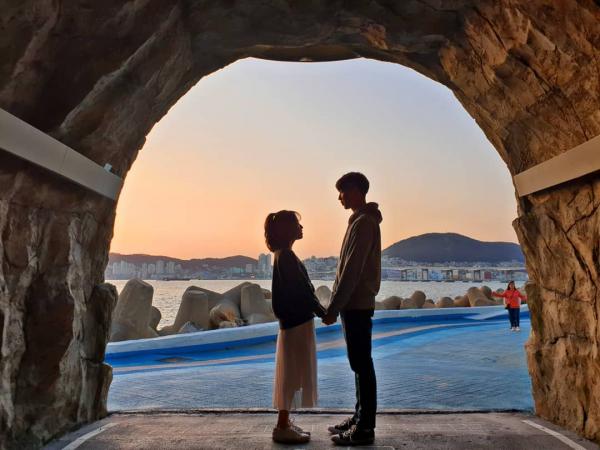 釜山影島唯美打卡熱點 觀賞浪漫紅霞的海岸隧道！