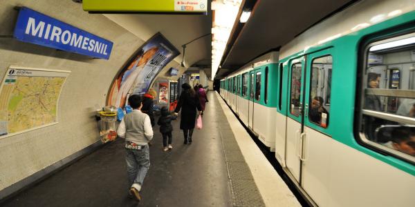 巴黎公共交通今日起無限期罷工 地鐵11條線停駛、火車/高鐵維持有限度服務、多班航班取消